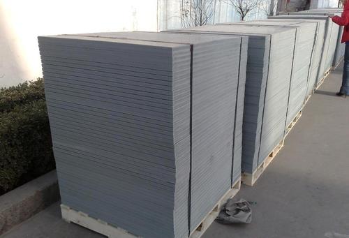 <a href=http://www.phoenixcarpet.cn/ target=_blank class=infotextkey>免燒磚托板</a>的種類